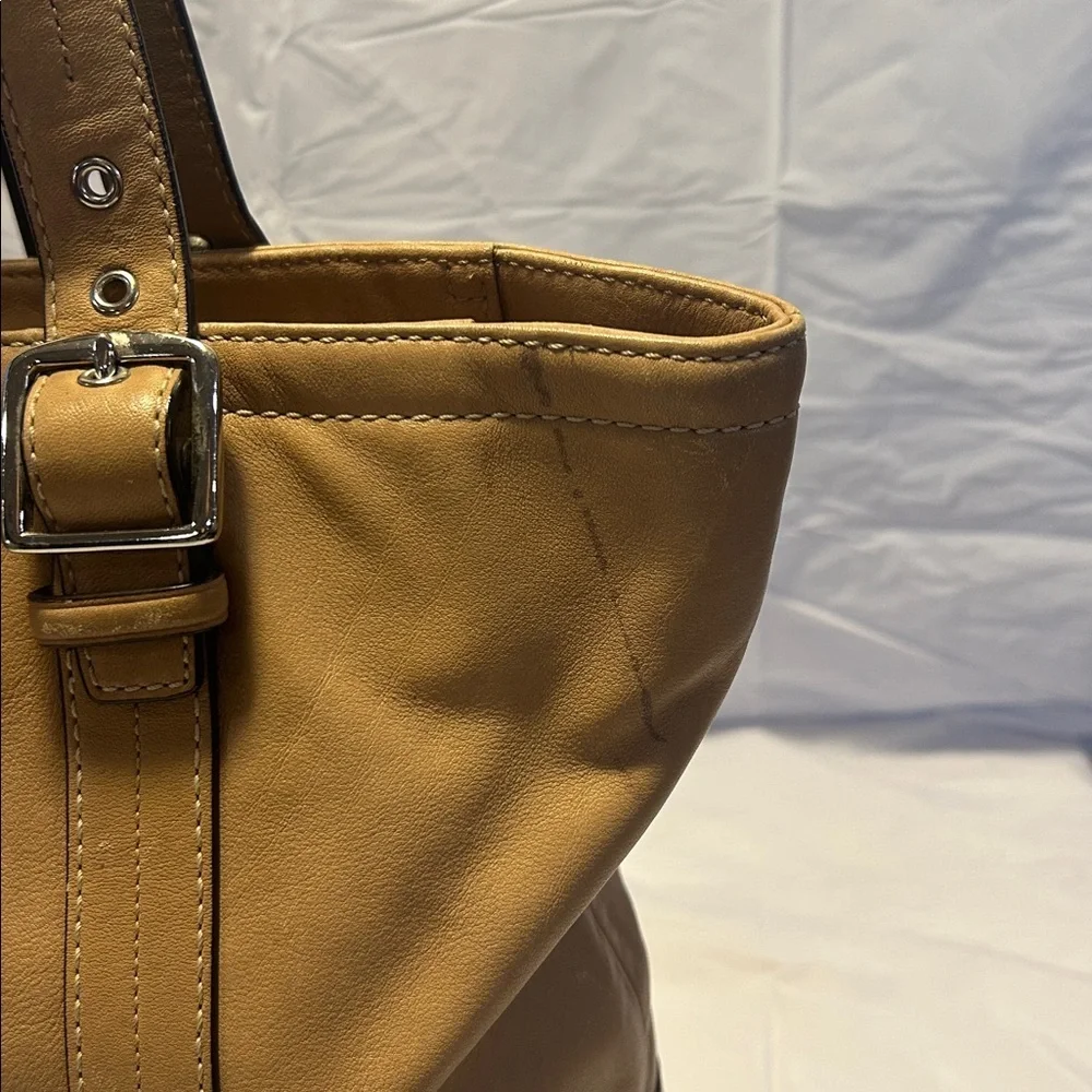 Coach Hampton Tan Leather Top Handle Zipper Closure Tote Shoulder Bag Purse